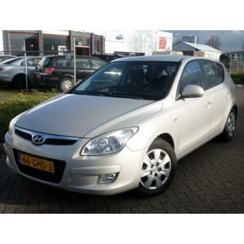 Hyundai i30 1.6i CVVT DynamicVersion RIJD SUPER AIRCO NAP NA