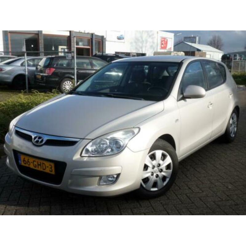 Hyundai i30 1.6i CVVT DynamicVersion RIJD SUPER AIRCO NAP NA