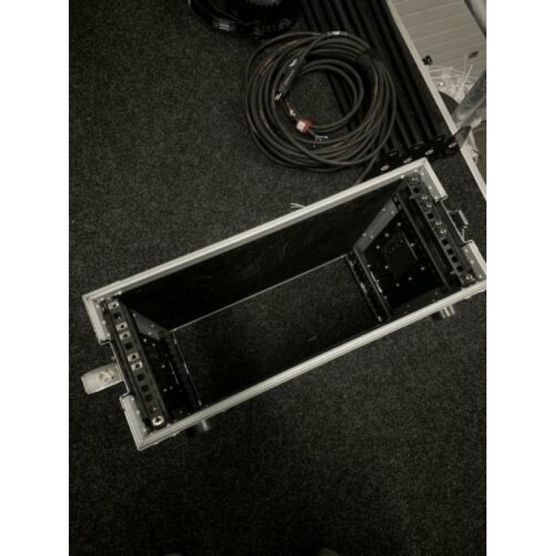 Roadready 4HE tunnel flightcase