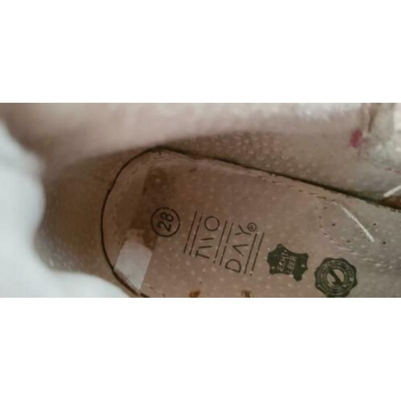 Kinderschoenen 28 laarsjes sandalen sneakers slippers