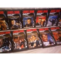 te koop 17 james bond videobanden orgineel geen copie