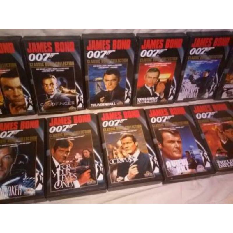 te koop 17 james bond videobanden orgineel geen copie