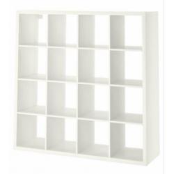 Witte Ikea Expedit/kallax kast mét bureau en rieten manden