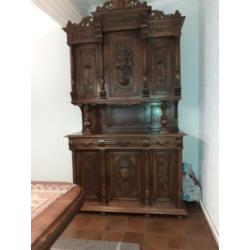 Henry deux kast en tafel met 5 stoelen