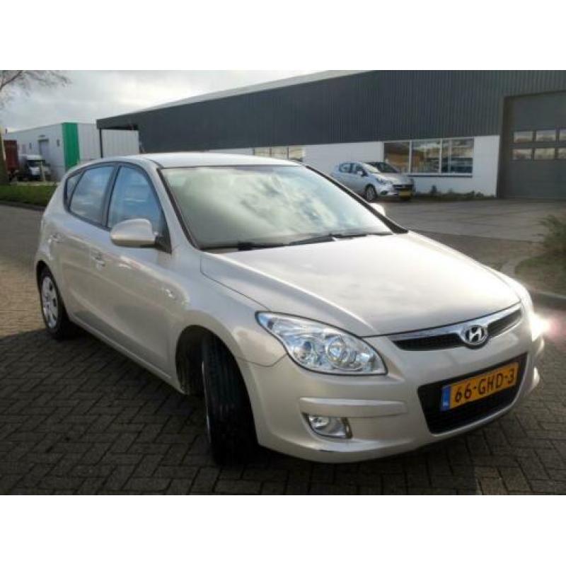 Hyundai i30 1.6i CVVT DynamicVersion RIJD SUPER AIRCO NAP NA