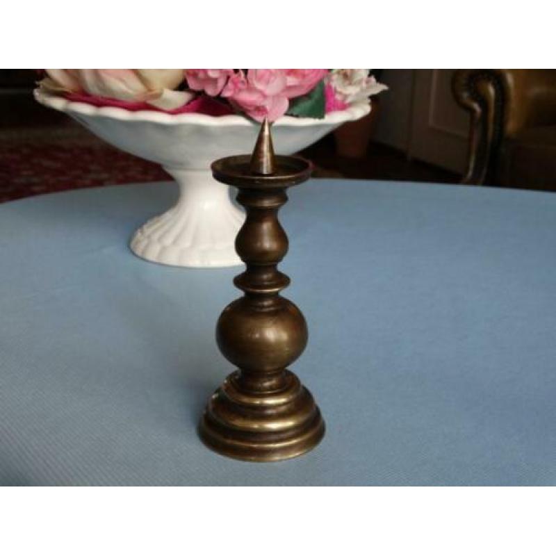 Kandelaars antiek hoogte 16cm mess/brons