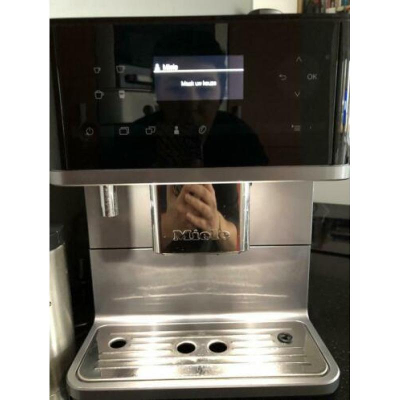 Vrijstaande koffieautomaat Miele CM 6300