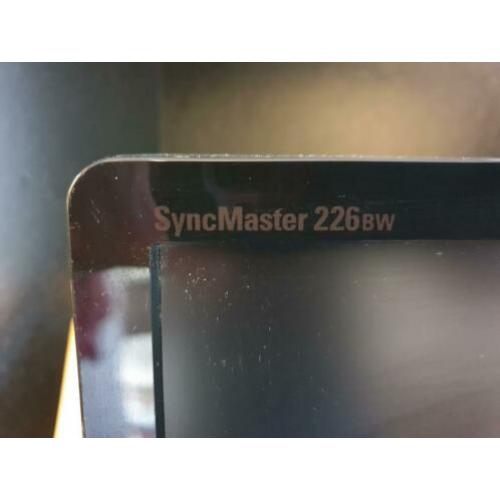 Samsung SyncMaster 226BW 22" monitor.