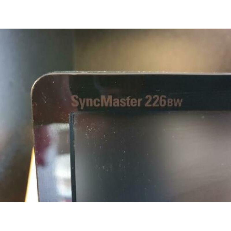 Samsung SyncMaster 226BW 22" monitor.