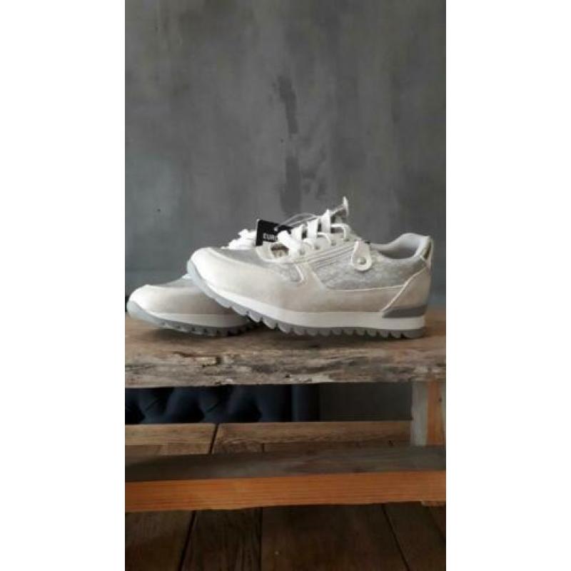 stoere sneakers maat 33
