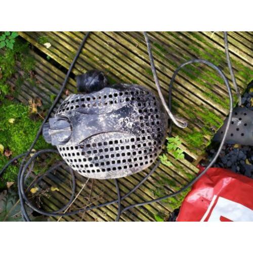 2 pompen voor vijver, 10.000 ltr en 4000 ltr pu
