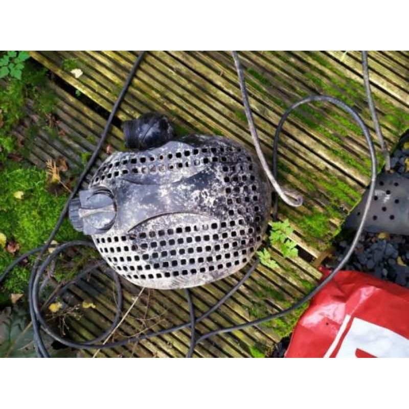 2 pompen voor vijver, 10.000 ltr en 4000 ltr pu
