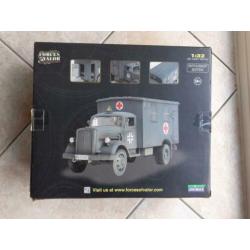 FOV Forces of Valor German 4x4 Ambulance schaal 1:32 in doos