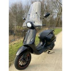 Vespa Sprint 80cc Black on Black Brom