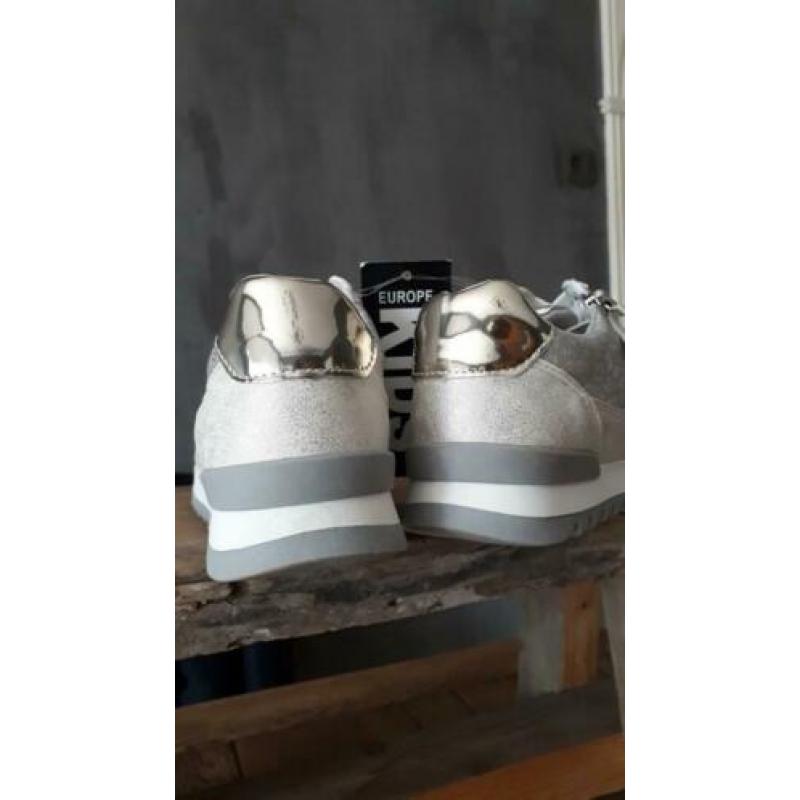 stoere sneakers maat 33