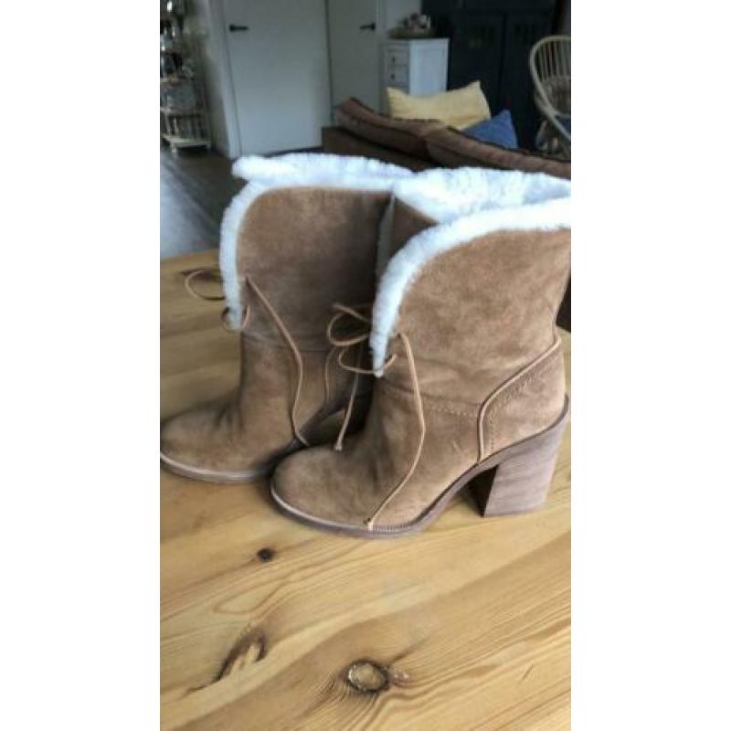 Uggs Jerene met hak maat 38