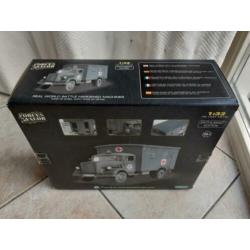 FOV Forces of Valor German 4x4 Ambulance schaal 1:32 in doos