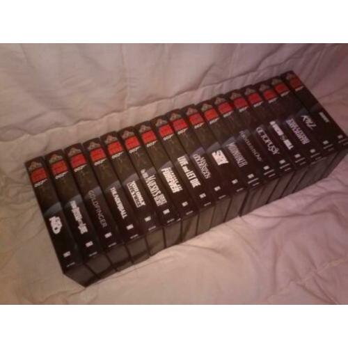 te koop 17 james bond videobanden orgineel geen copie