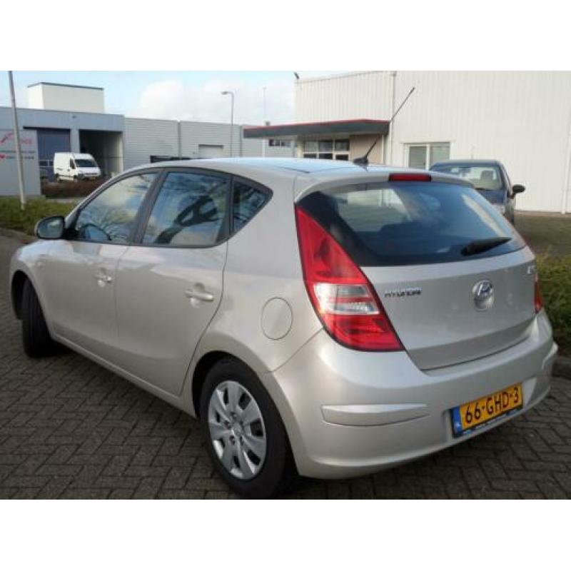 Hyundai i30 1.6i CVVT DynamicVersion RIJD SUPER AIRCO NAP NA