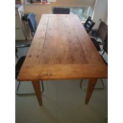 Massief houten tafel (gratis af te halen)
