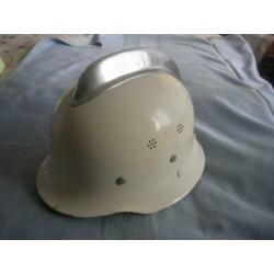 Duitse Brandweerhelm Wit met kam.