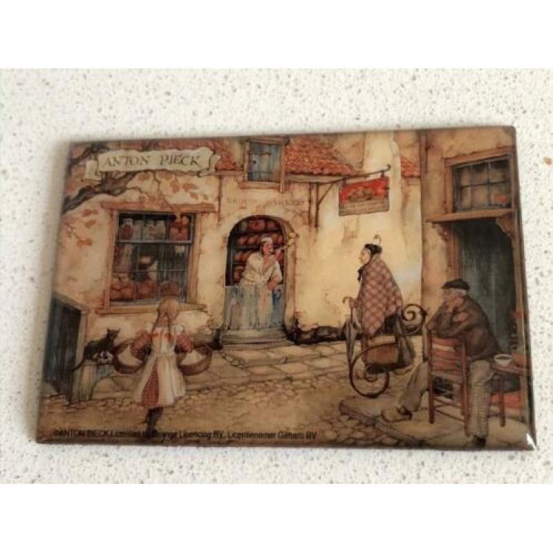 Anton Pieck schilderijtjes voor in poppenhuis.