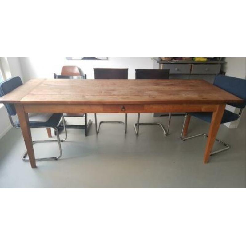 Massief houten tafel (gratis af te halen)