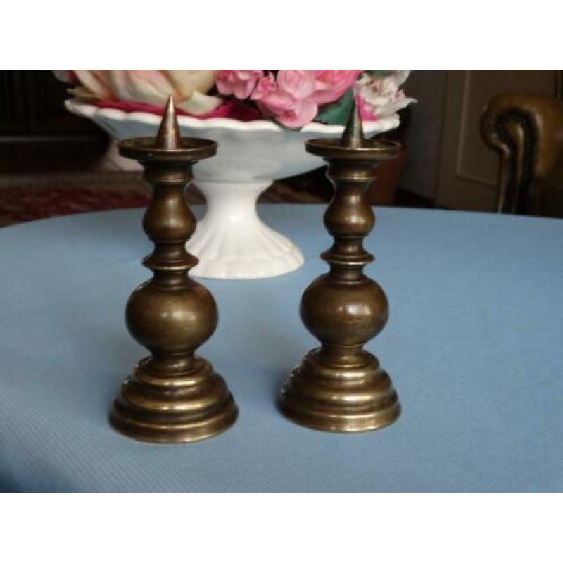 Kandelaars antiek hoogte 16cm mess/brons
