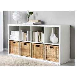 Witte Ikea Expedit/kallax kast mét bureau en rieten manden
