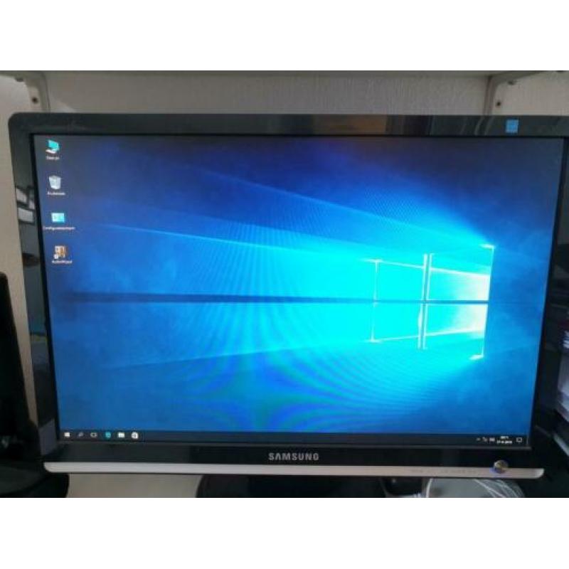 Samsung SyncMaster 226BW 22" monitor.