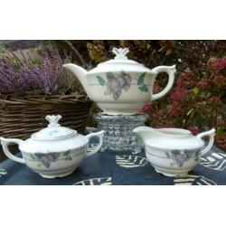 Theeservies Art Deco met super greepjes en oren klokjesbloem