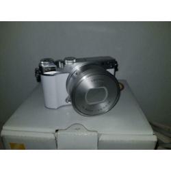mooie nikon 1 j5 met 10-30 powerzoom 4850clicks!!! zgan