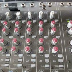 mackie 24-8 bus mixer