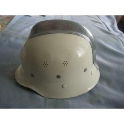 Duitse Brandweerhelm Wit met kam.