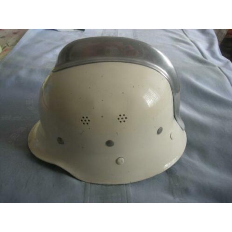Duitse Brandweerhelm Wit met kam.