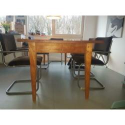 Massief houten tafel (gratis af te halen)