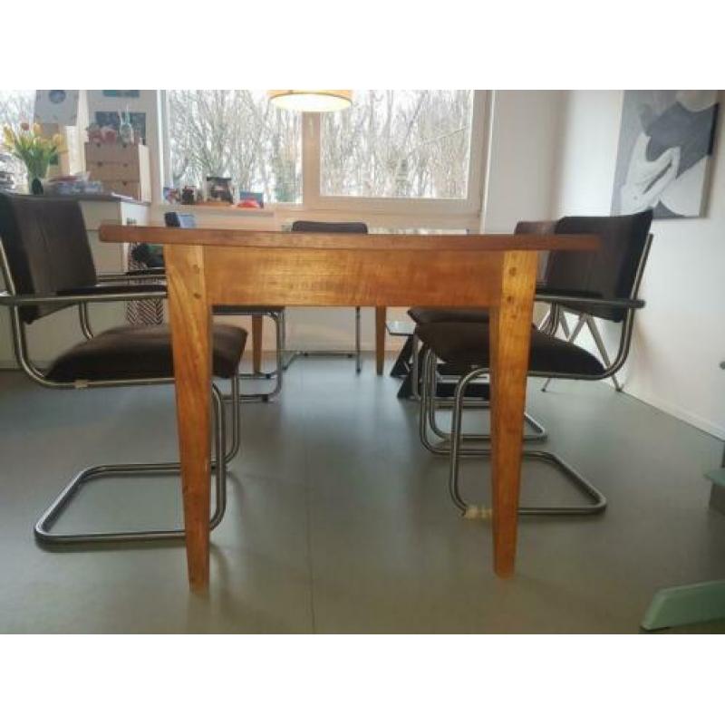 Massief houten tafel (gratis af te halen)