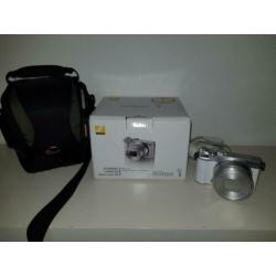 mooie nikon 1 j5 met 10-30 powerzoom 4850clicks!!! zgan