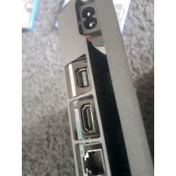 PlayStation 4 (slim) met 2 games en 1 dualshock controller