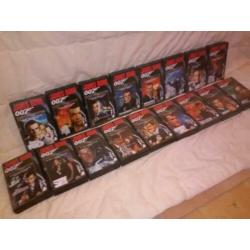 te koop 17 james bond videobanden orgineel geen copie