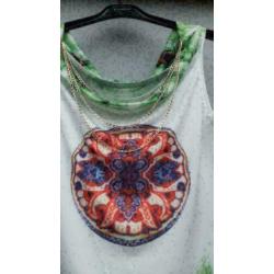 vlot gekleurd jurkje met ketting mt S