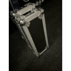 Roadready 4HE tunnel flightcase