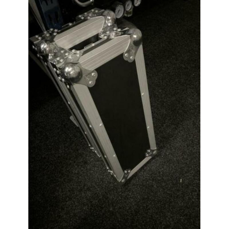 Roadready 4HE tunnel flightcase