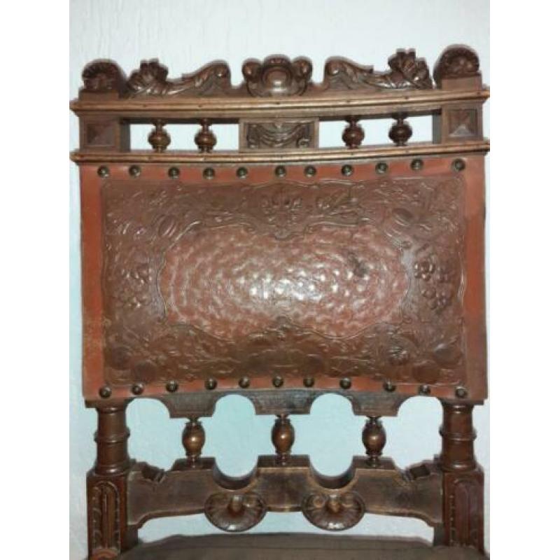 Henry deux kast en tafel met 5 stoelen