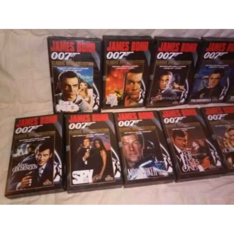 te koop 17 james bond videobanden orgineel geen copie