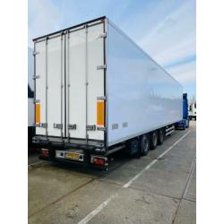 Mega trailer-low deck trekker