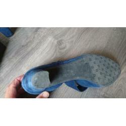 Blauwe suède pumps maat 39