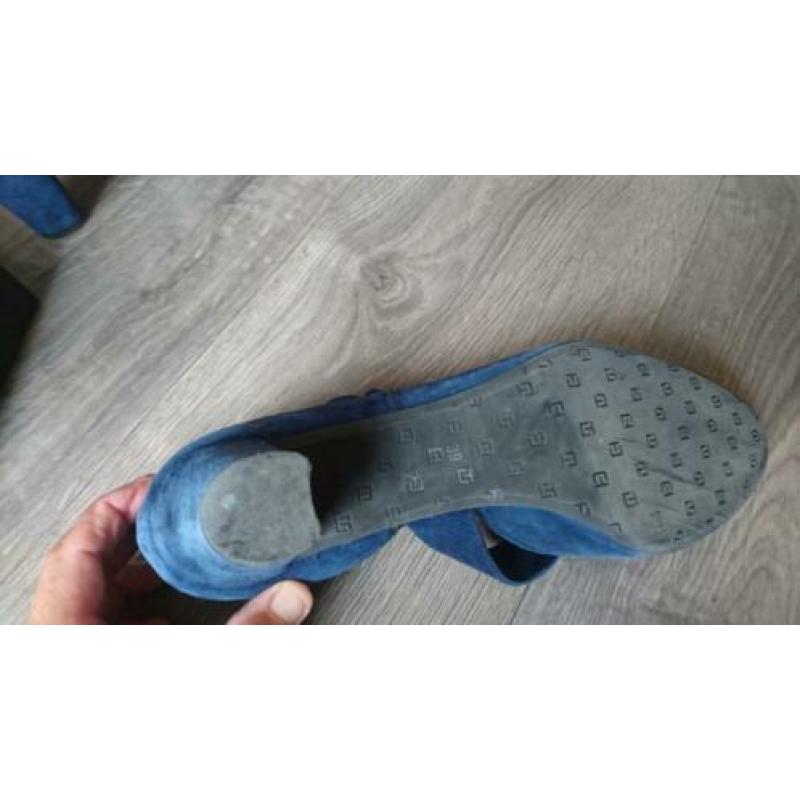 Blauwe suède pumps maat 39