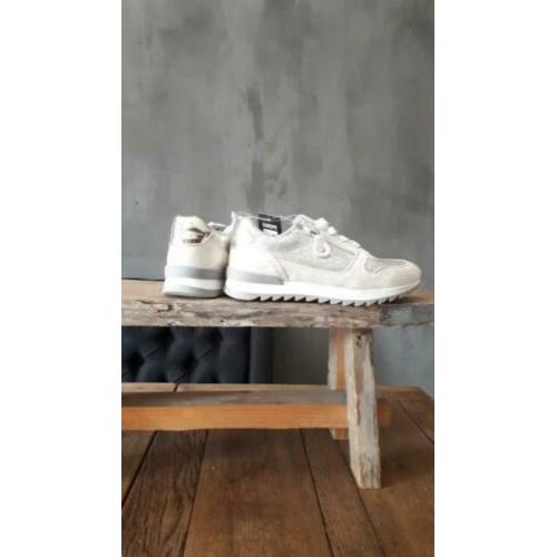 stoere sneakers maat 33