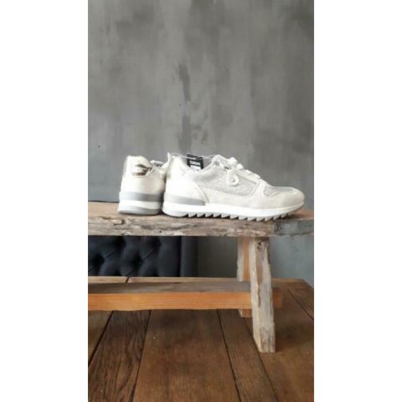 stoere sneakers maat 33